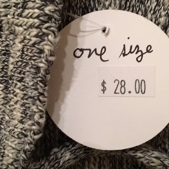 Debut brand!! Gorgeous grey marbled crop top.  OS. - Picture 2 of 3